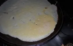 Жарить блинчики на хорошо разогретой сковороде с двух сторон.