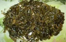 Капусту произвольно, чтобы кушать было удобно.
