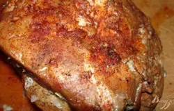 Готово! Готовность мяса проверить ножом. Если нож входит свободно- готово.  Мясу дать остыть в бульоне полностью. После вынуть мясо из бульона, обсушить. Натереть сверзу смесью выдавленного через пресс чеснока и красной паприки( сладкая ). Завернуть в фольгу и отправить наночь в холодильник. Утром мясо будет готово. Режится шикарно. Не разваливается.