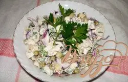Готово! Салат выложить в салатник и подать к столу.