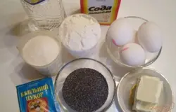 Итак, для пирога приготовьте необходимые продукты согласно списку. Яйца куриные отборные, крупные. Маргарин предварительно охлажденный.