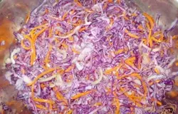 Готово! Салат из краснокочанной капусты и моркови по-корейски готов. Салат острый, пикантный и вкусный.