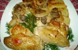 Готово! Подавать горячими! Я приготовила к мясу картофель запеченный с грибами в сливках.