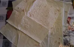 Лаваш порезать на квадраты.