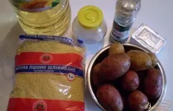 Приготовьте необходимые продукты для биточков: картофель сырой, пшенная крупа, сыр плавленный, сырое куриное яйцо, соль и специи, масло рафинированное для жарки, мука для панировки и немного в тесто. От выбора плавленного сыра зависит послевкусие биточков, так как его хорошо слышно. Я выбрала нейтральный, мягкий сливочный вкус. Приступим.
