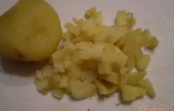 Картофель кубиками.