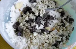вместе с орехами и шоколадом