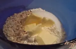 Для крамбль смешать все в крошку.