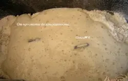 Влить опару. Включить хлебопечку в режиме "Багет".