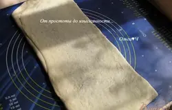 укладывая один на другой с разных сторон.