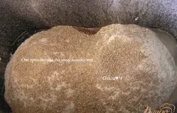 всыпать муку и отруби,