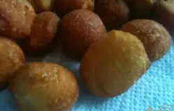 Каждую порцию выкладывать на бумажное полотенце, чтобы впитались излишки масла.