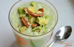 Готово! Поделить суп между 4 порциями. Подаем с орешками сверху украсив и авокадо. Приятного аппетита.