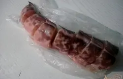 Нарезаем на кусочки, сбрызгиваем лимонным соком, солим, перчим и ставим на пол часа в холодильник.