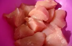 Нарезаем небольшими кусками.