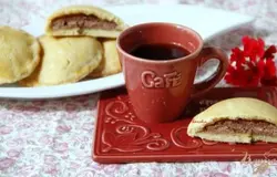 Печенье может хранится несколько дней, становясь только вкуснее  не черствея. Из данного кол-ва получается 8-9 шт. Приятного аппетита!