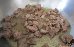 Немного потушить в кастрюле где будет готовиться картофель.