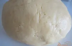 Замесить мягкое тесто.