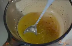 Смешать все ингредиенты в емкости кроме кукурузы. Отставить в сторону.
