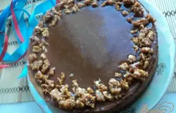 Украсить карамелизированными орехами (у меня были приготовлены заранее), или по своему вкусу.