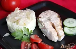 Готово! В итоге,  и рыбка - хороша, и луковый соус к рису - великолепен!