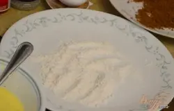 Переключить духовку до 230 гр. Смешать яйца и майонез,соль до однородности. В другом блюде смешать муку. В третьем блюде панко или хлебную крошку. Я делала с панко и хлебной крошкой.