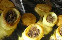 Картофель наполнить начинкой.