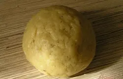 Замесить пластичное тесто.