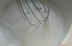 Взбить немного венчиком.