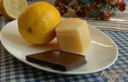 Потребуются лимон, шоколад, твердый сыр с ярко выраженным сырным вкусом - пармезан. Лимон предпочтительнее с минимумом косточек.