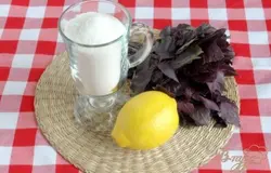 Запах у блюда явно базилика, а вкус... мне лично напоминает что-то ягодно-вишневое. В общем, готовьте и делитесь своими впечатлениями!