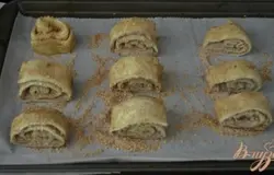 Вытащить из морозильника наше поленце,разрезать на несколько частей/у меня вышло 9 /можно тоньше разрезать. И поставить опять в морозильник на 20 мин.
