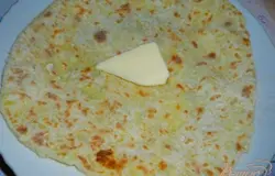Горячие готовые лефсе смазать хорошо сливочным маслом.