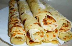 Готово! Посыпать сахаром и корицей (ягодным джемом). Свернуть трубочкой или сложить конвертиком. Приятного аппетита!