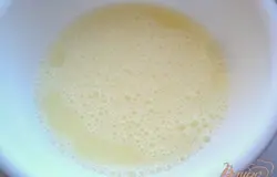 Масло растопить и смешать с медом.