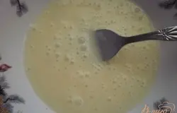 Яйца взбиваем, добавляем соль по вкусу.