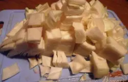 Капусту нарезать квадратиками.