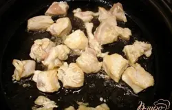 Порезали на кусочки и слегка обжарили.