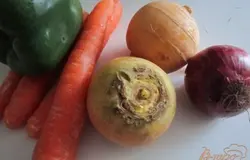 Овощи почиситить и нарезать.