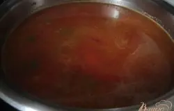 Залить водой или овощным бульоном, накрыть крышкой и проварить все минут 20 с момента закипания воды.