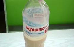 Перелить в бутылку.Если в пробочке нет отверстия, тогда в обычной пробке сделайте сами.