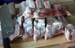 Для шпундры: Свиные рёбра нарубить кусочками