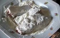 Запанировать в муке