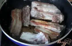 и хорошо обжарить на разогретом растительном масле до золотистой корочки с обеих сторон.
