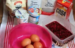 Продукты.  Кол-во сливок и сах.пудры регулируйте по своему вкусу (я взяла мЕньшую часть ингредиентов). Можно взбивать и сметану с сахаром.