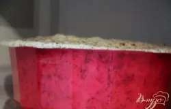 Не бойтесь открывать дверцу, чтобы проверить на готовность, бисквит не осядет!Дайте остыть в микроволновке!