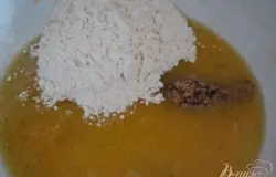 Добавить горчицу и муку по-немногу.