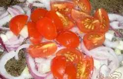 добавить помидоры черри, разрезанные на 4 части.