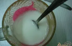 Ставим кипятить воду 4 литра, которую подсаливаем.Кастрюля желательно широкая. Отдельно, в кружке разводим 2-2,5 столовых ложки крахмала и выливаем в кипящую воду. Это для того, чтобы цеппелины не разваривались.Отвариваем цеппелинны по 3-4 шт, так, чтобы они свободно плавали в кастрюле.Варить при спокойном кипении 30 минут.