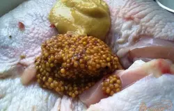 Маринад сливаем, кладем горчицу двух видов